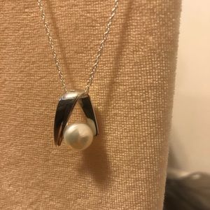 Vantel pearls necklace with white pearl